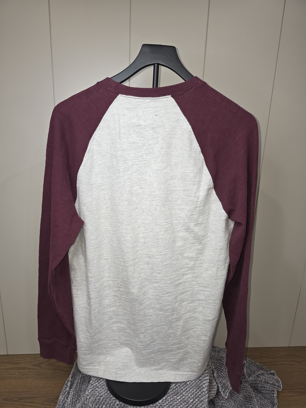Abercrombie & Fitch Heather Gray Body with Maroon Raglan Sleeves Tee - Picture 4 of 5
